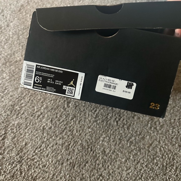 Orange air Jordan’s men’s and women’s shoe since 8 women’s size 6.5 men’s - Picture 5 of 5